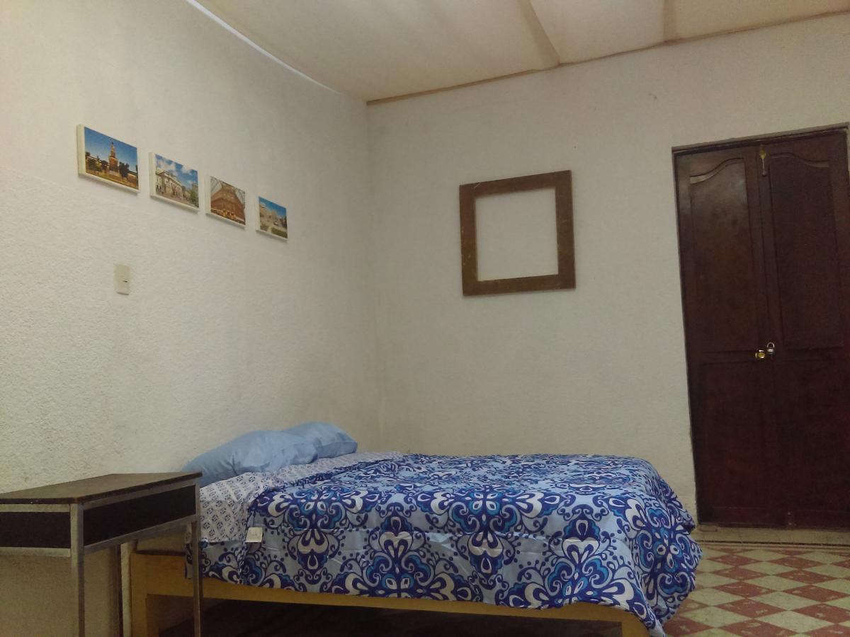 Julio House Hostel Leon Exterior photo